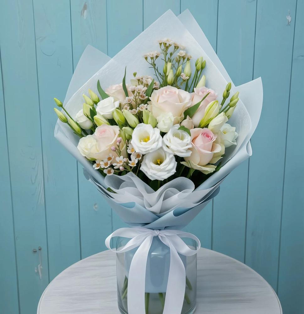 Букет цветов из: Розы и Лизиантусы в Дубовке Тульская область