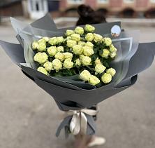 Букет Белые кустовые розы Солинеро в Дубовке Тульская область