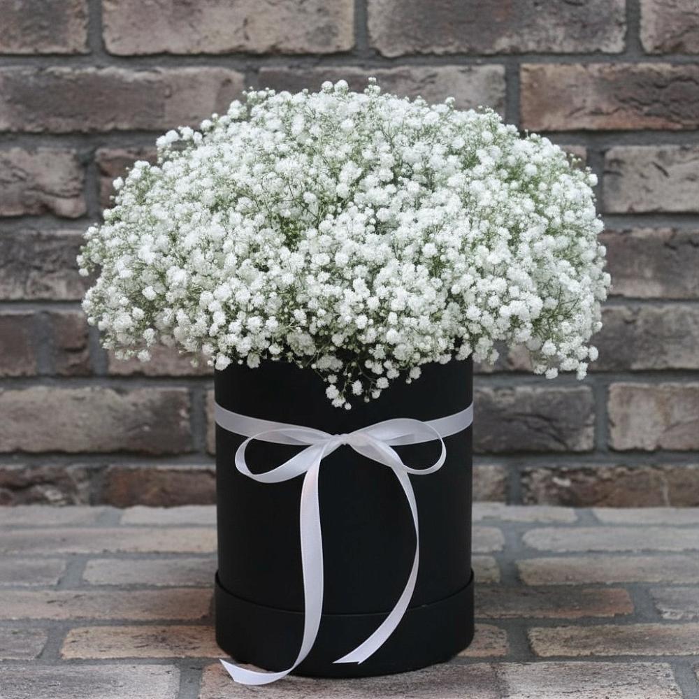 Цветочная композиция из Гипсофила в шляпной коробке в Дубовке Тульская область