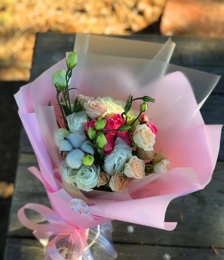 Букет цветов из: Розы и Лизиантусы в Дубовке Тульская область