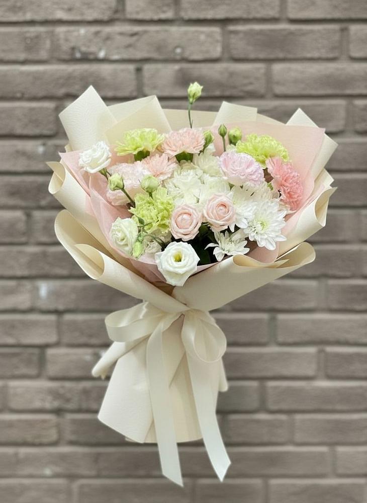 Букет цветов из: Гвоздики, Розы, Лизиантусы и Хризантемы в Дубовке Тульская область