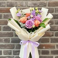 Букет цветов из:  Лизиантусы и Розы в Дубовке Тульская область