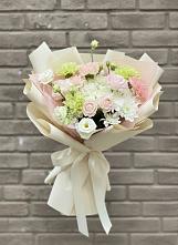 Букет цветов из:  Гвоздики, Розы, Лизиантусы и Хризантемы #REPLACE_PRED# Дубовке Тульская область
