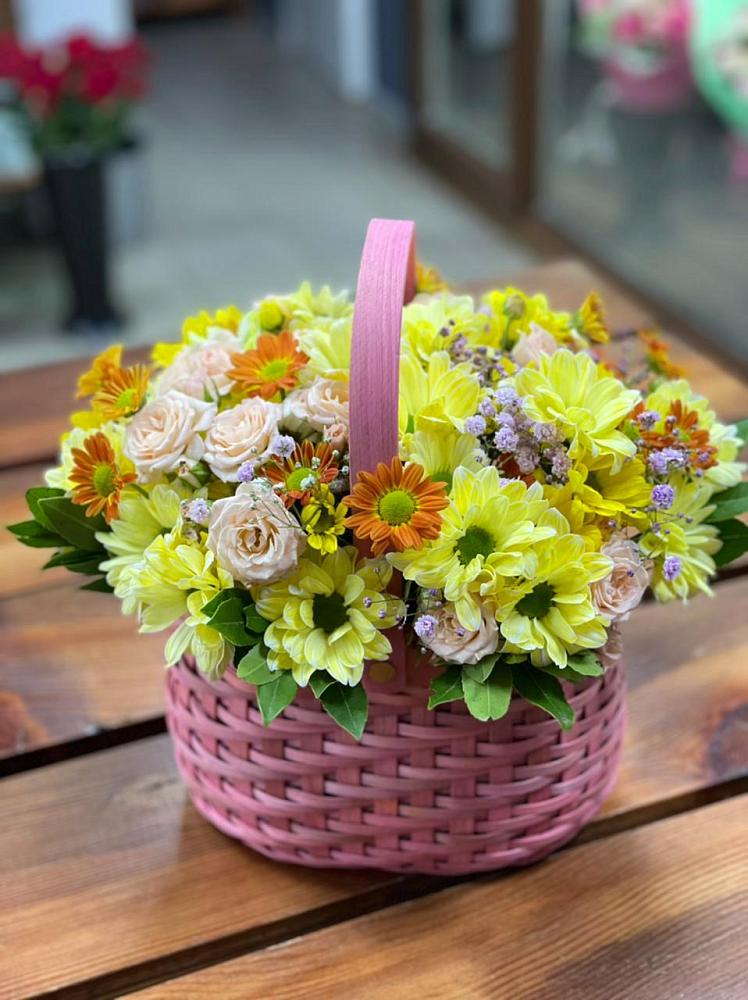 Цветочная композиция из Хризантемы и Розы в корзине в Дубовке Тульская область