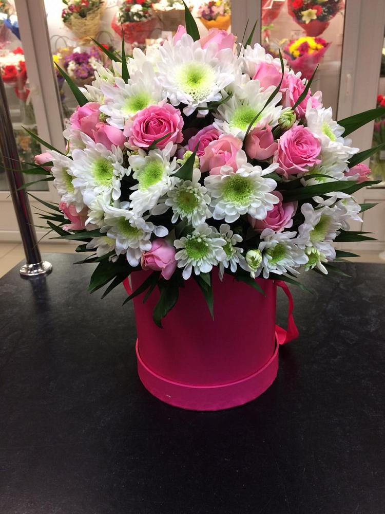 Цветочная композиция из Розы и Хризантемы в шляпной коробке в Дубовке Тульская область